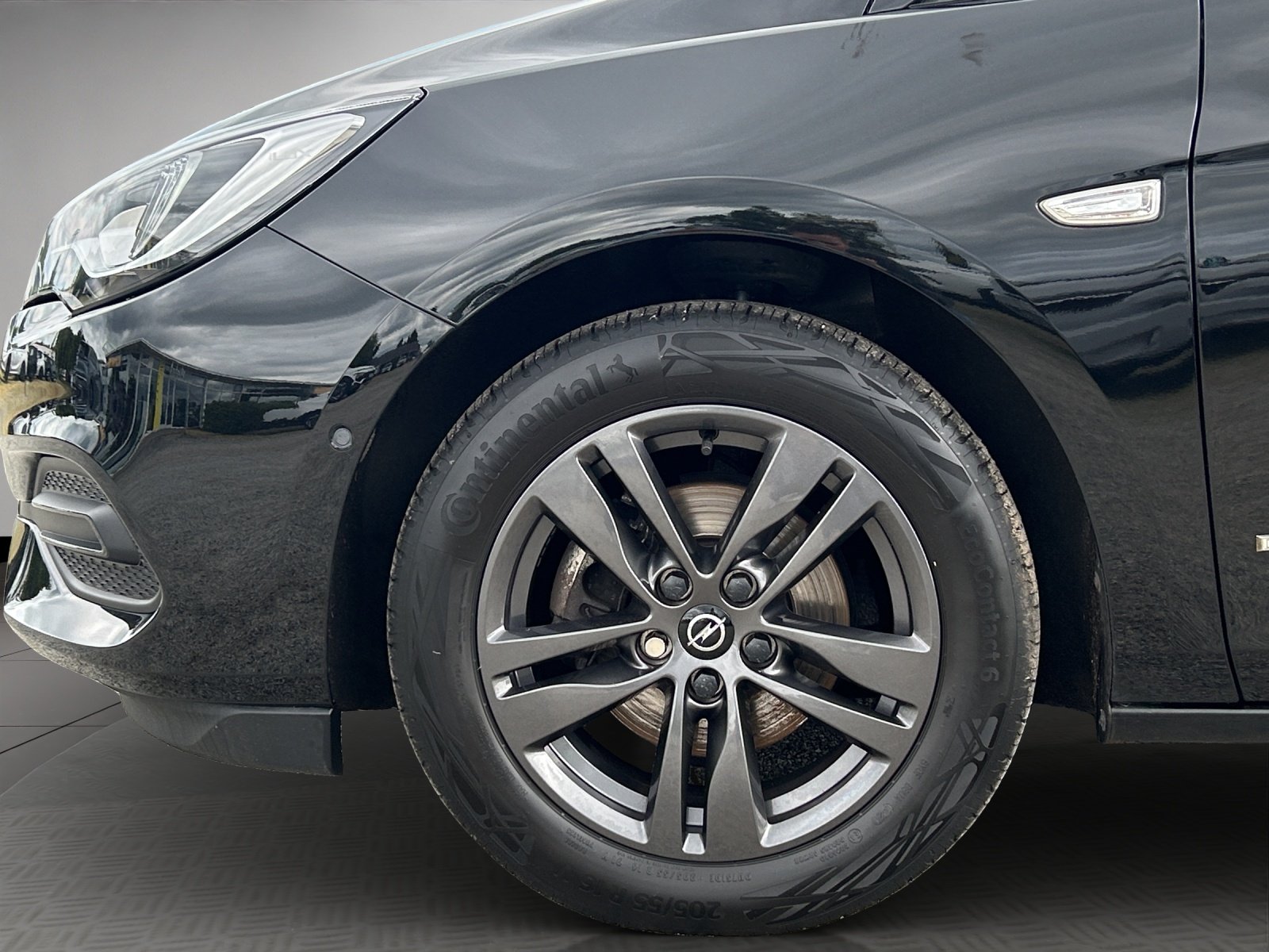 Bild 2 von Opel Astra K 1.2T 130PS Design&Tech