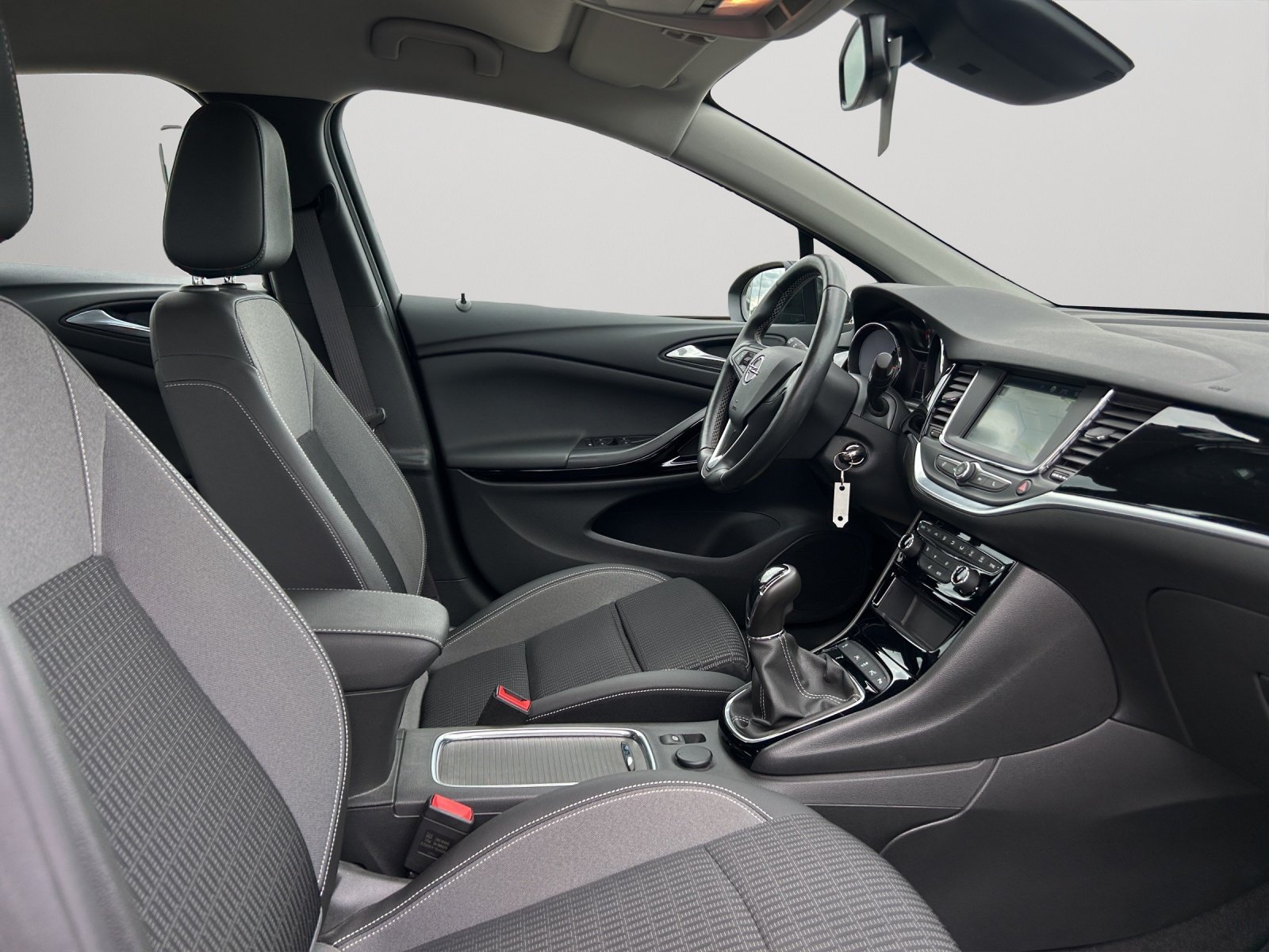 Bild 7 von Opel Astra K 1.2T 130PS Design&Tech