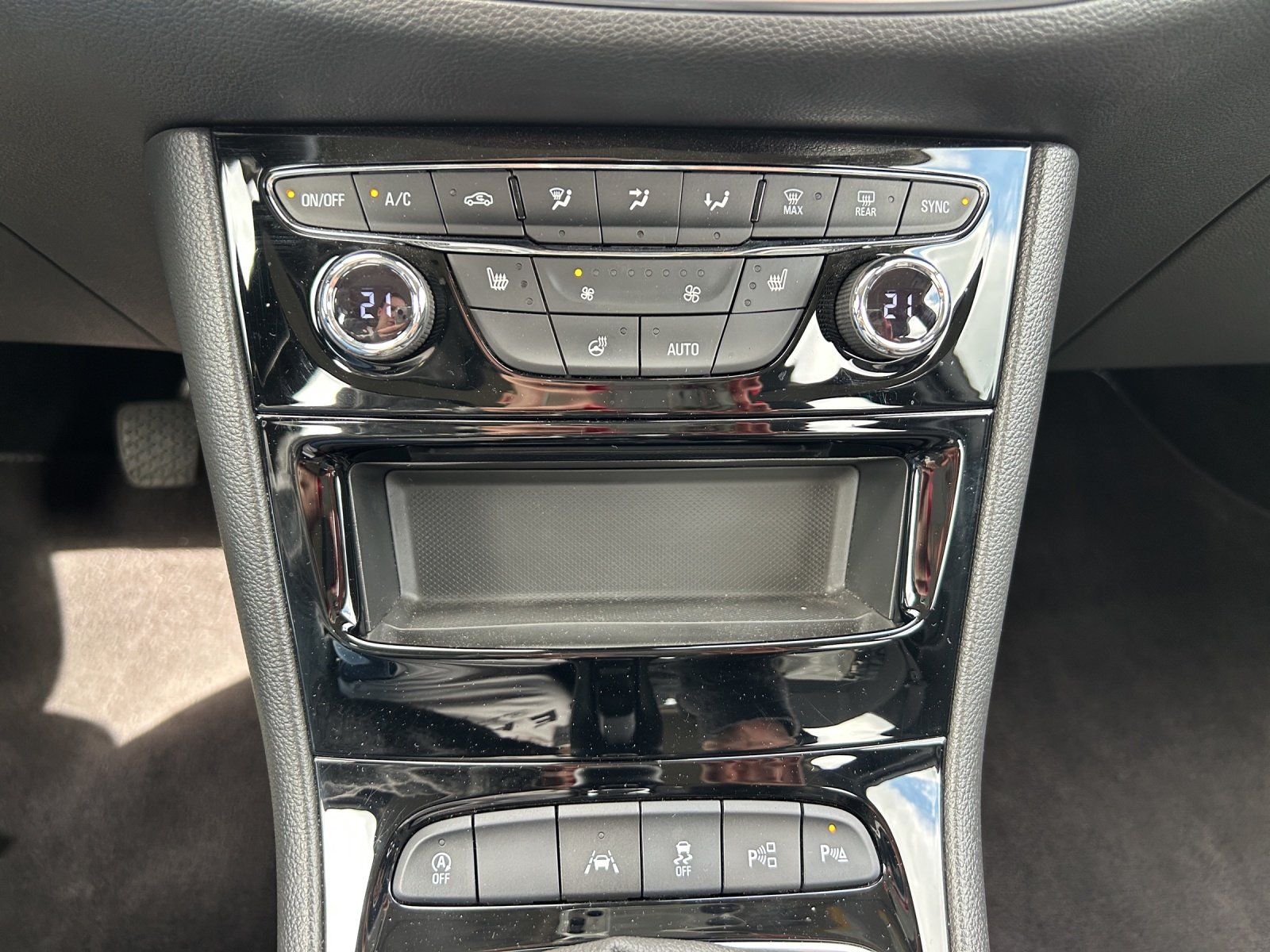 Bild 14 von Opel Astra K 1.2T 130PS Design&Tech