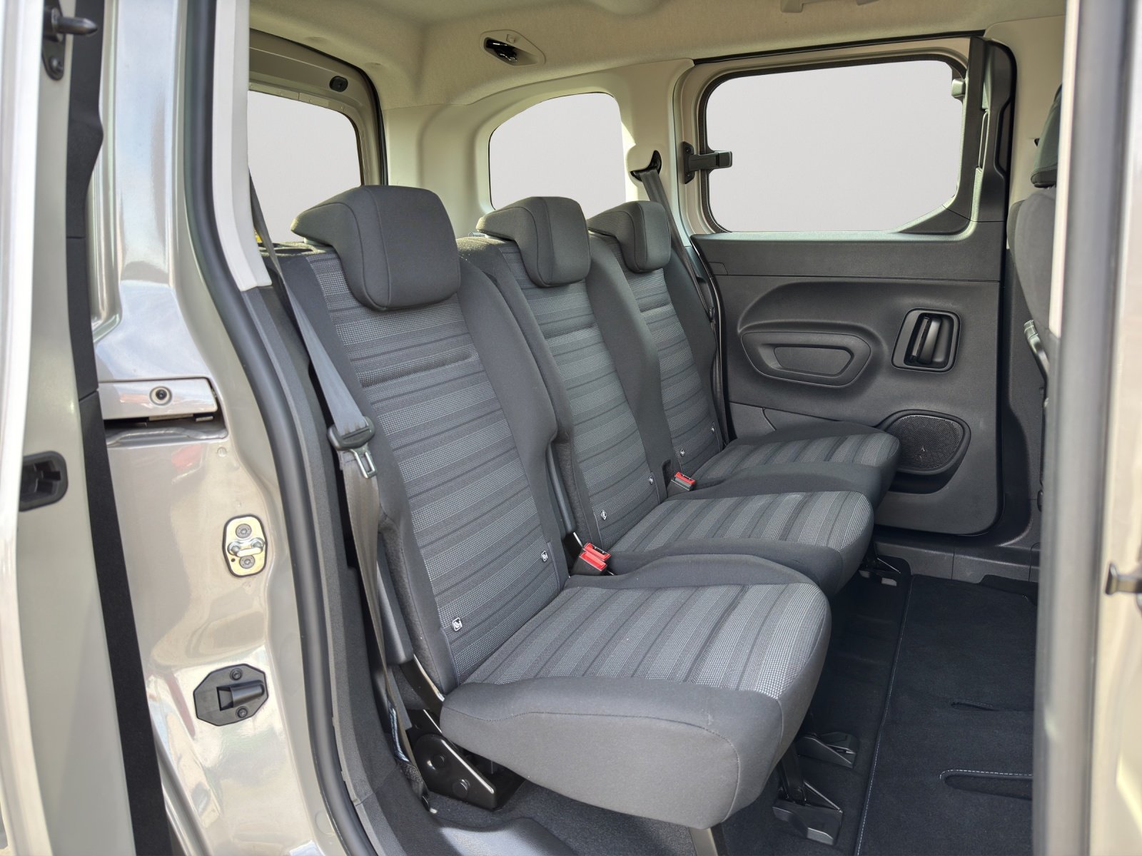Bild 6 von Opel Combo Life E 1.2T 110PS MT6