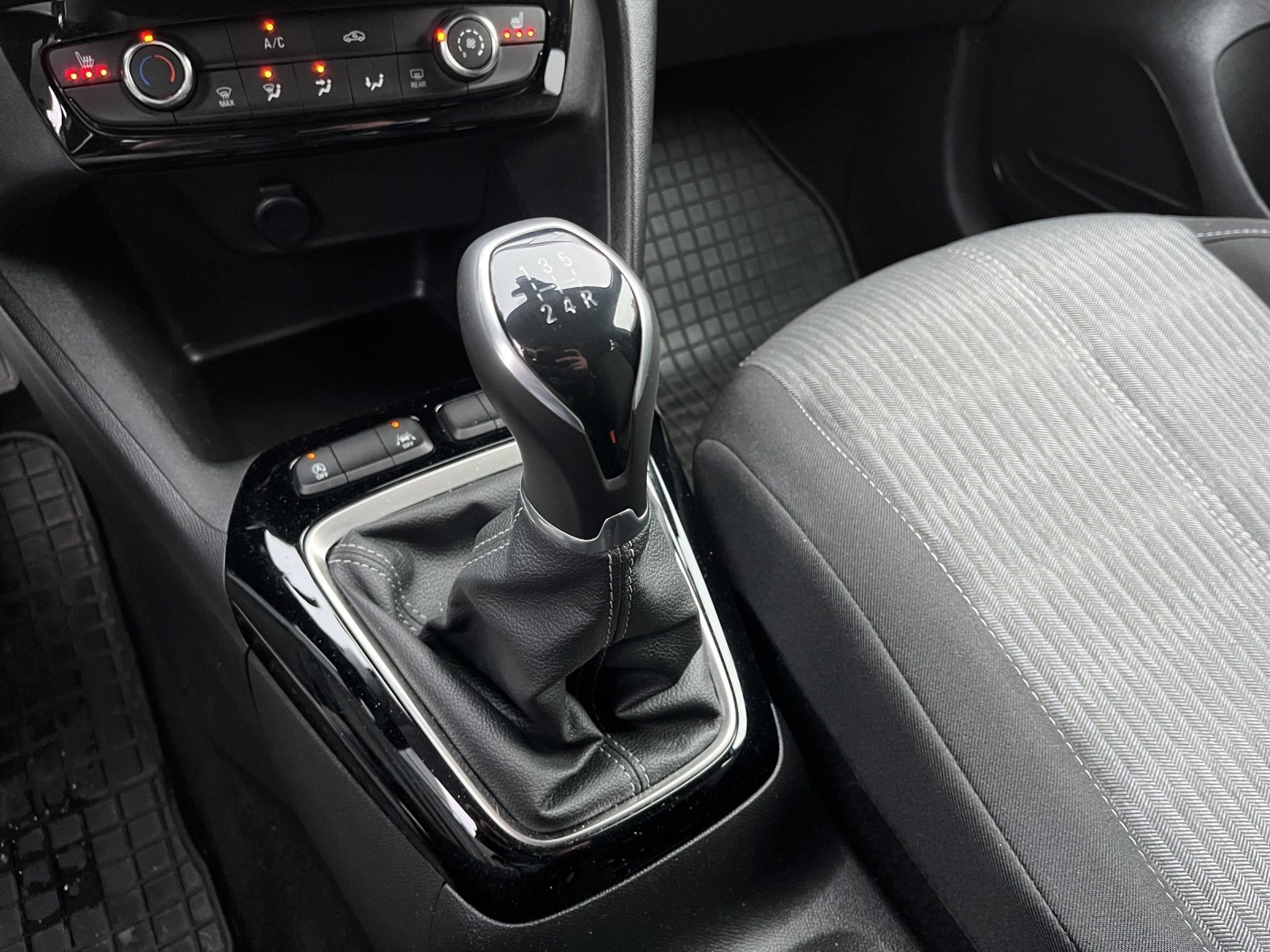 Bild 14 von Opel Corsa F  1.2