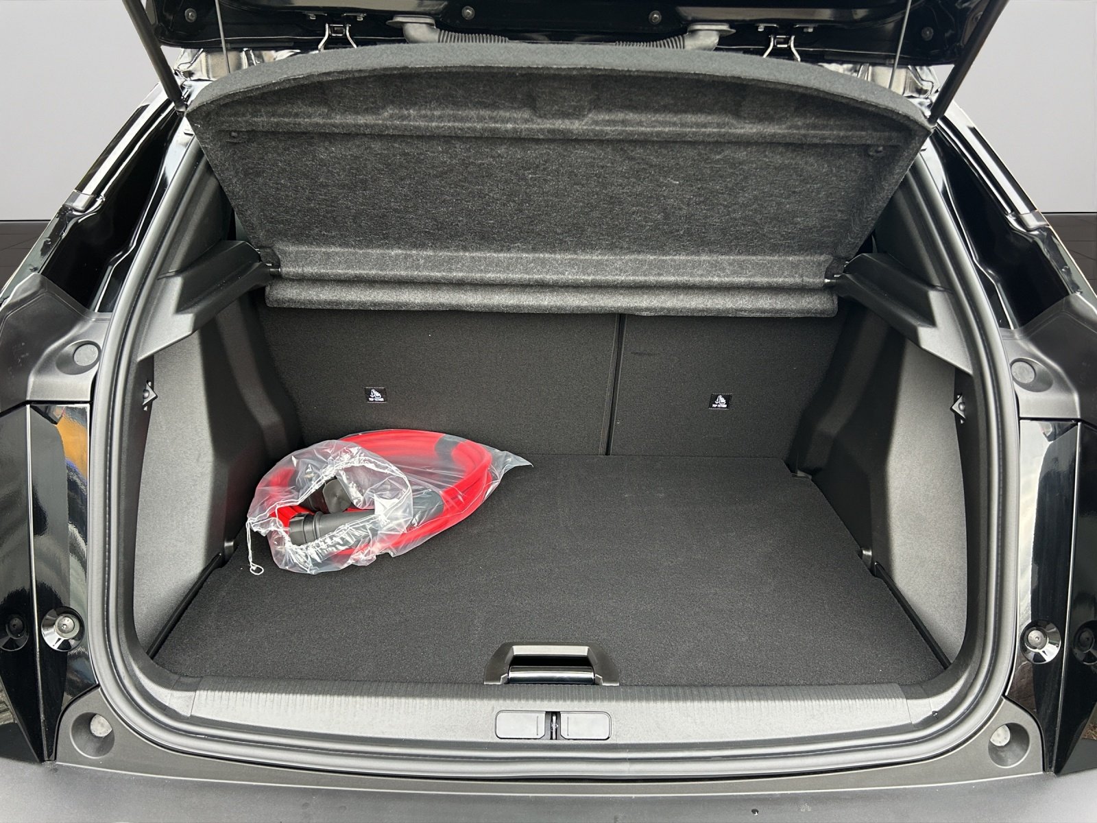 Bild 7 von Peugeot Neuer E-2008  BEV ALLURE AT