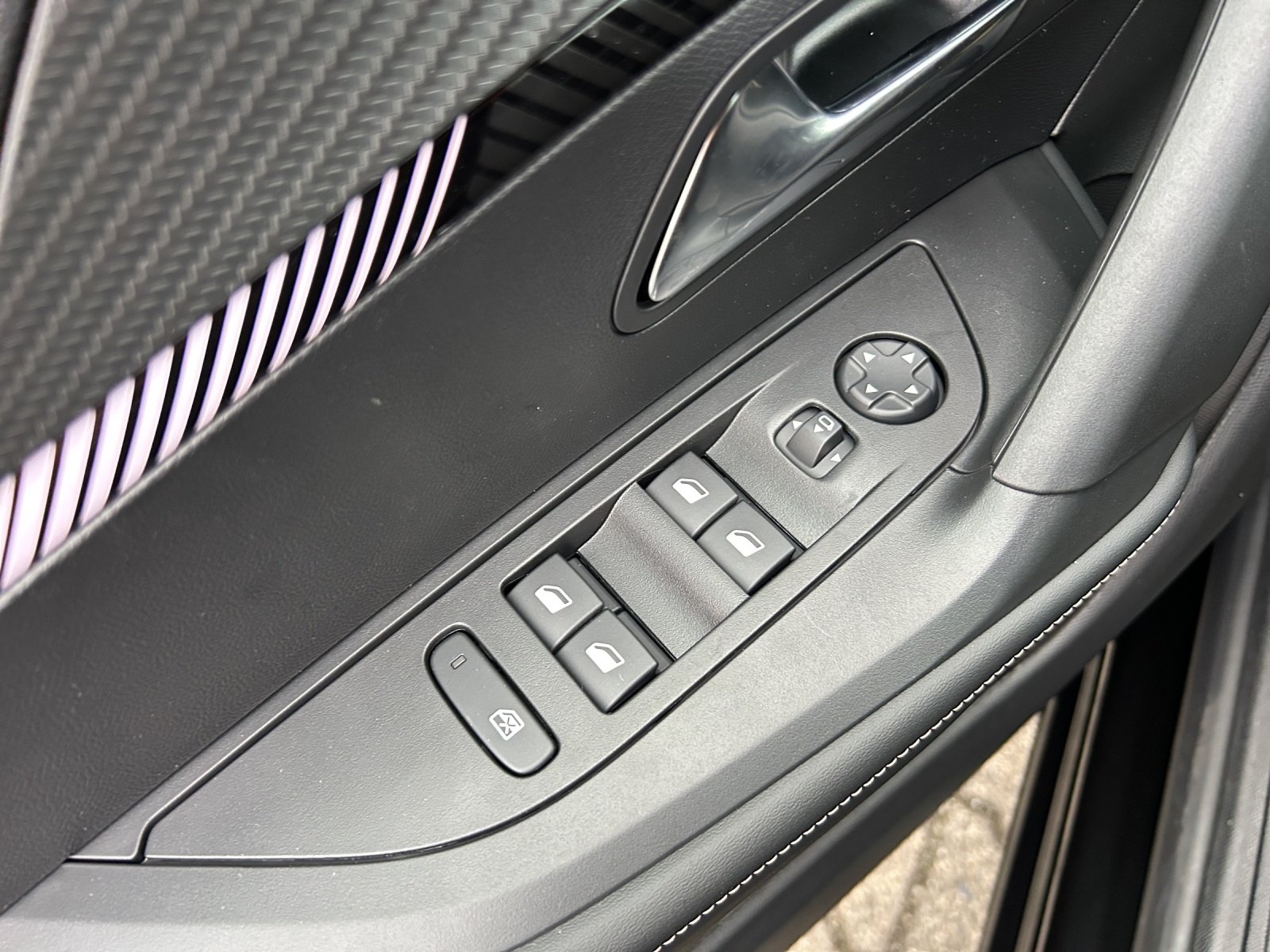 Bild 11 von Peugeot Neuer E-2008  BEV ALLURE AT