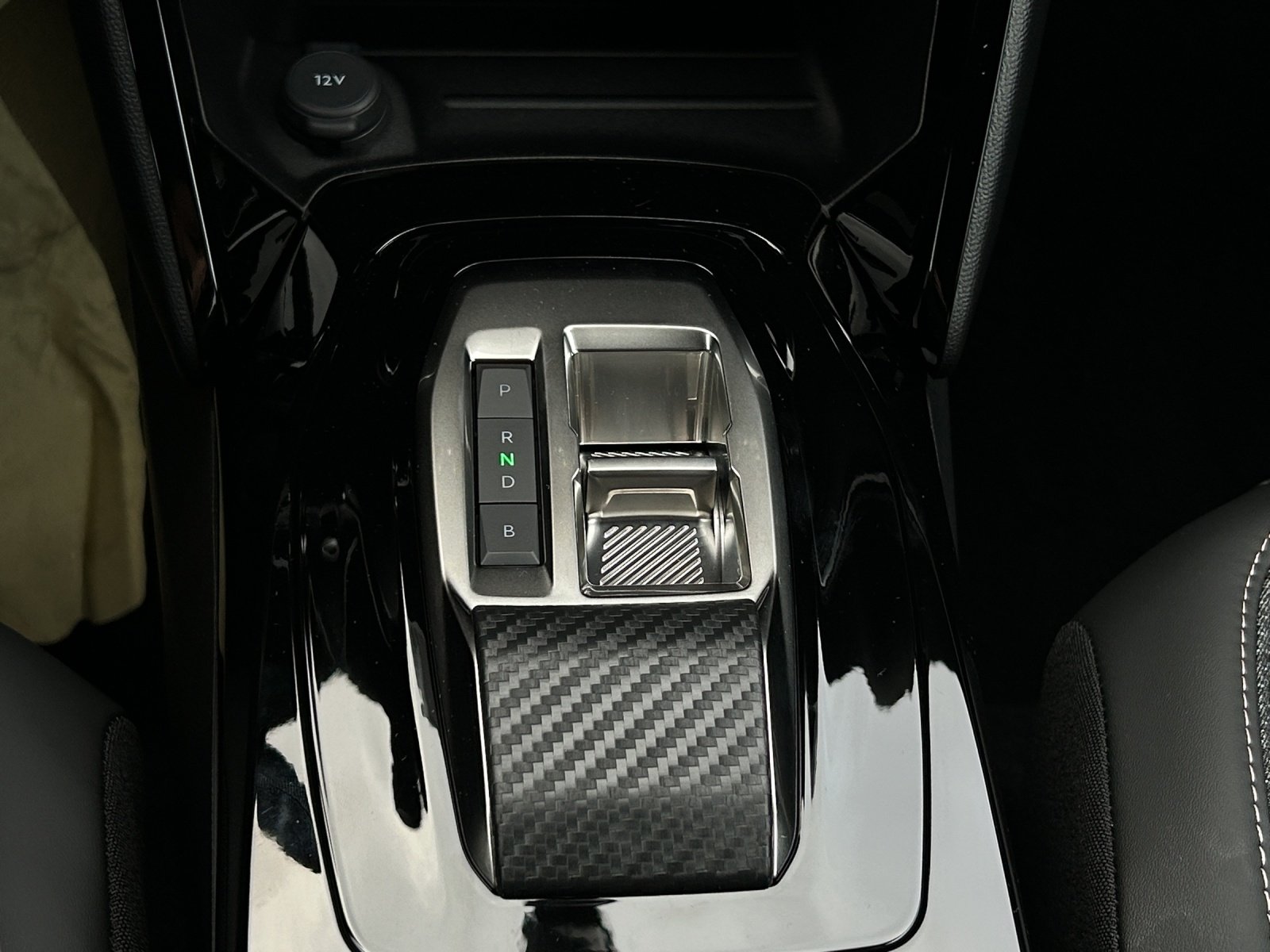 Bild 15 von Peugeot Neuer E-2008  BEV ALLURE AT