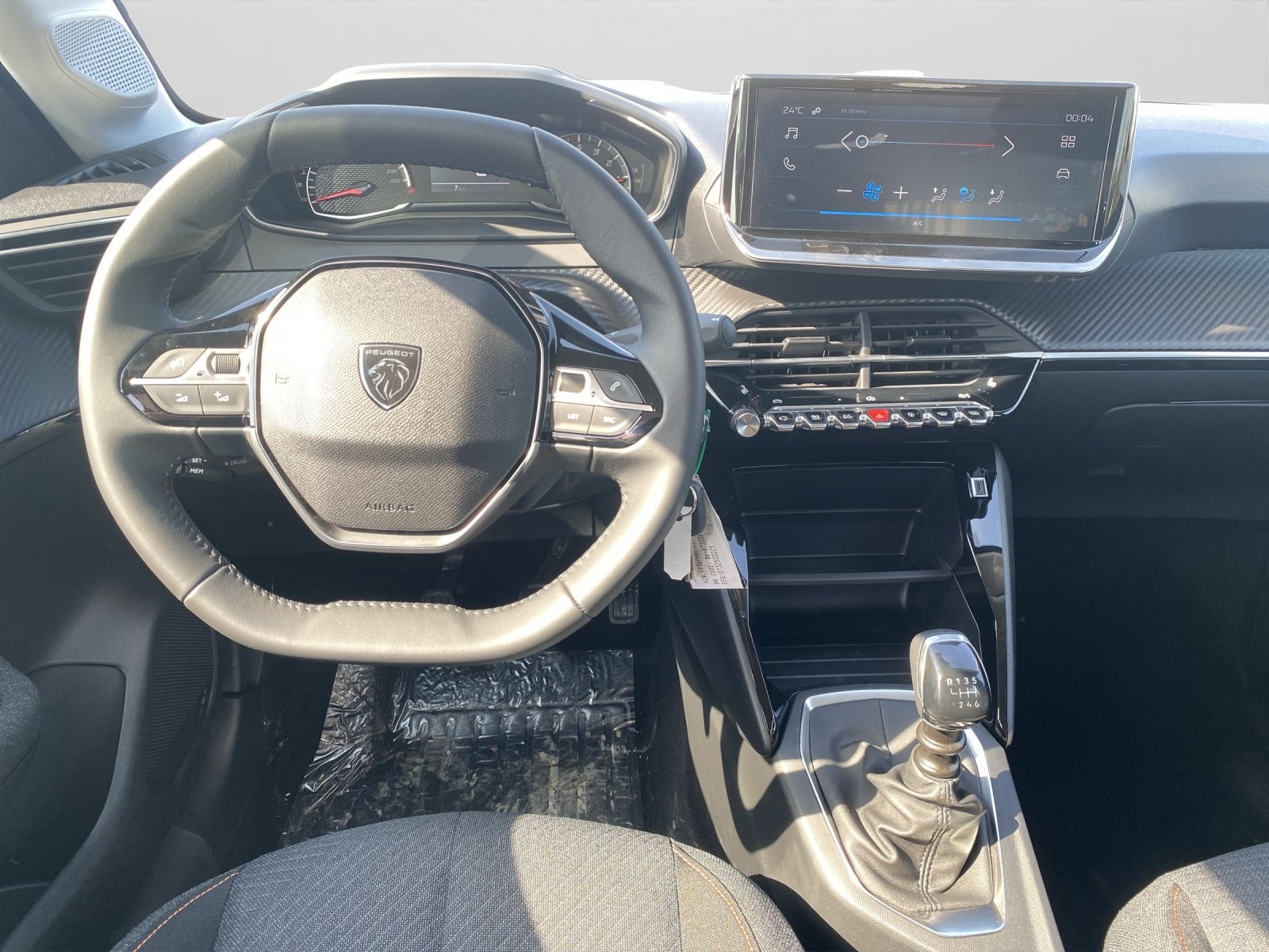 Bild 8 von Peugeot 208 STYLE 1.2 PURETECH