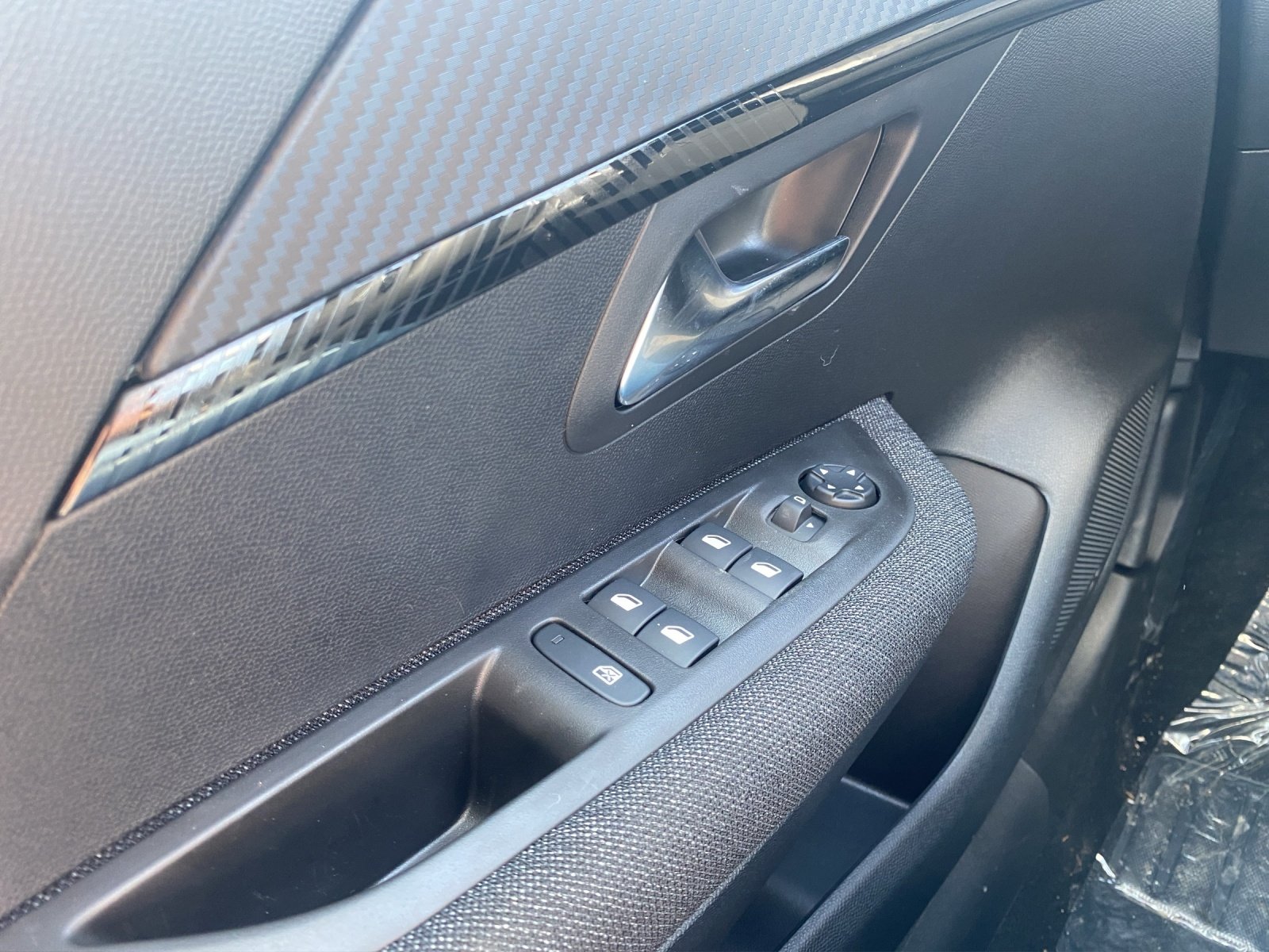 Bild 11 von Peugeot 208 STYLE 1.2 PURETECH