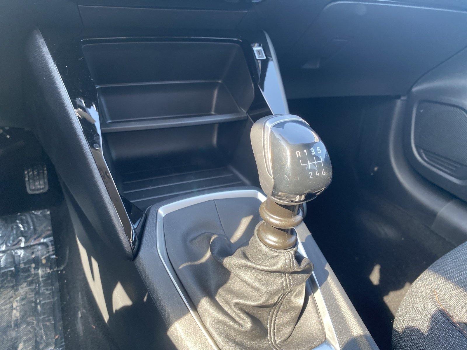 Bild 14 von Peugeot 208 STYLE 1.2 PURETECH
