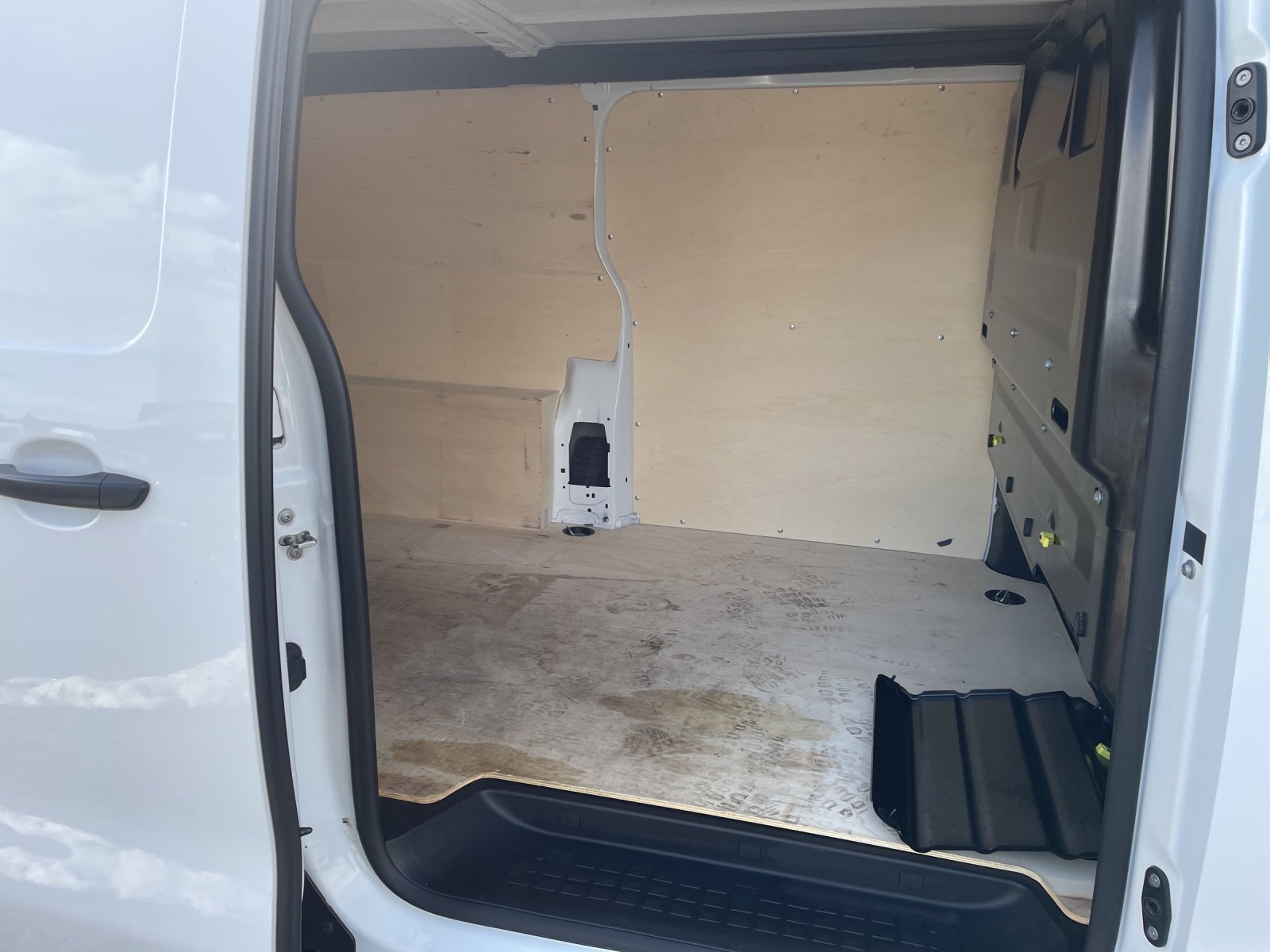 Bild 6 von Opel Vivaro Cargo Edition (L3) 2.0 Diesel 6G