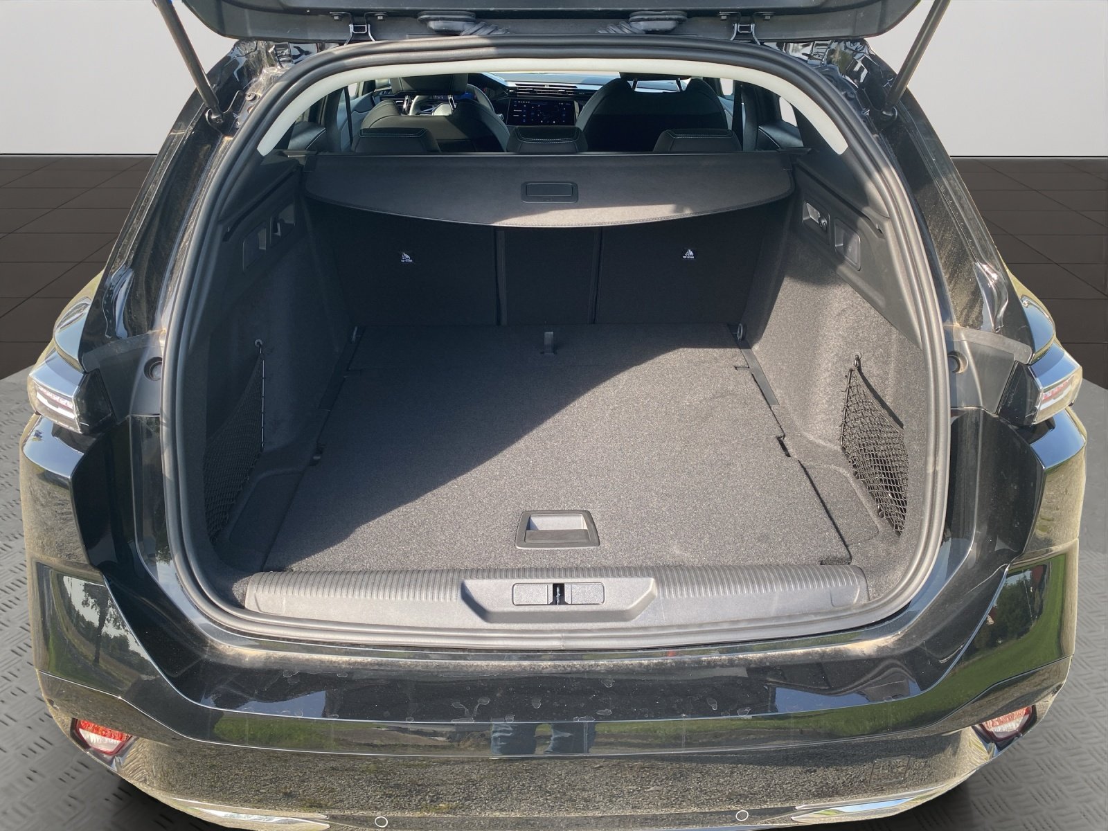 Bild 7 von Peugeot 308 SW ALLURE HYBRID 136