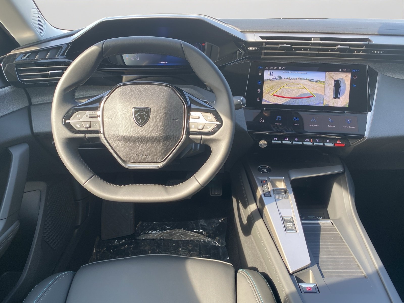 Bild 8 von Peugeot 308 SW ALLURE HYBRID 136
