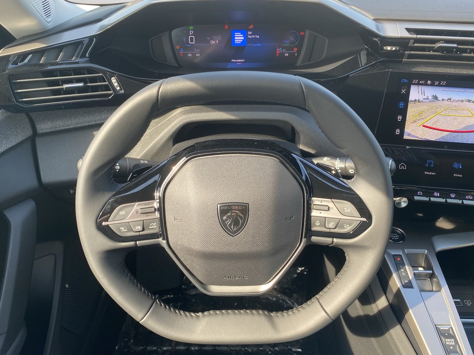 Bild 9 von Peugeot 308 SW ALLURE HYBRID 136