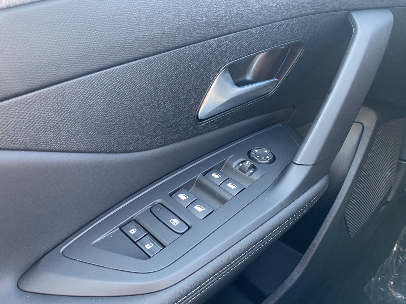 Bild 11 von Peugeot 308 SW ALLURE HYBRID 136