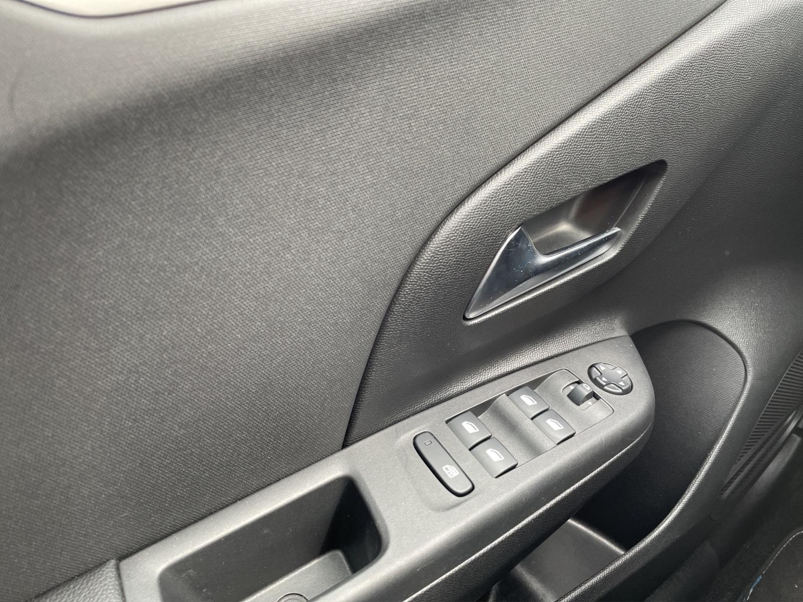 Bild 11 von OPEL Corsa-F Edition Elektro LED/DAB/SHZ/Kamera/Multi