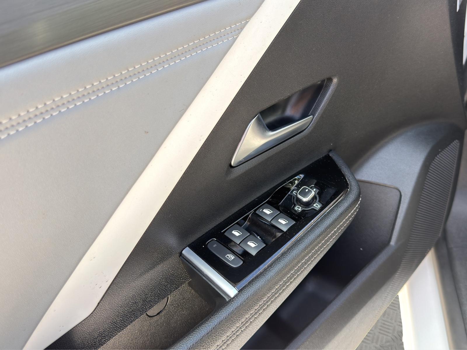 Bild 11 von OPEL Astra 1.2T 6-Gang Elegance LED/SHZ/LHZ/KAMERA