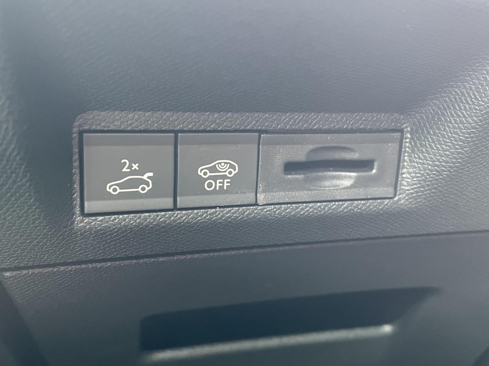 Bild 12 von PEUGEOT Neuer 5008 GT HYBRID 136 e-DSC6 SHZ/LHZ/LED/NA