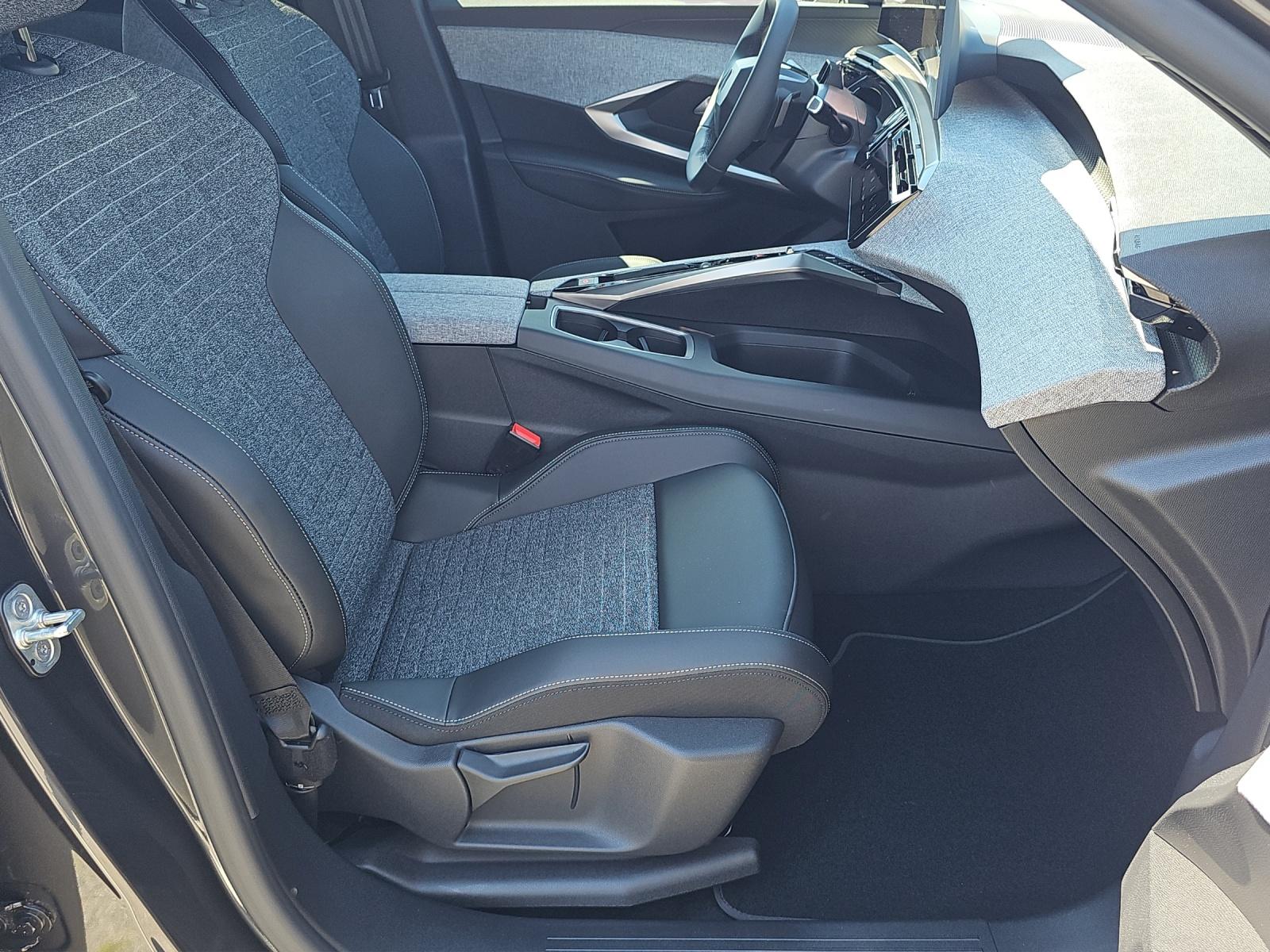 Bild 10 von PEUGEOT 3008 Elektromotor 210 Allure Business Allwetter/