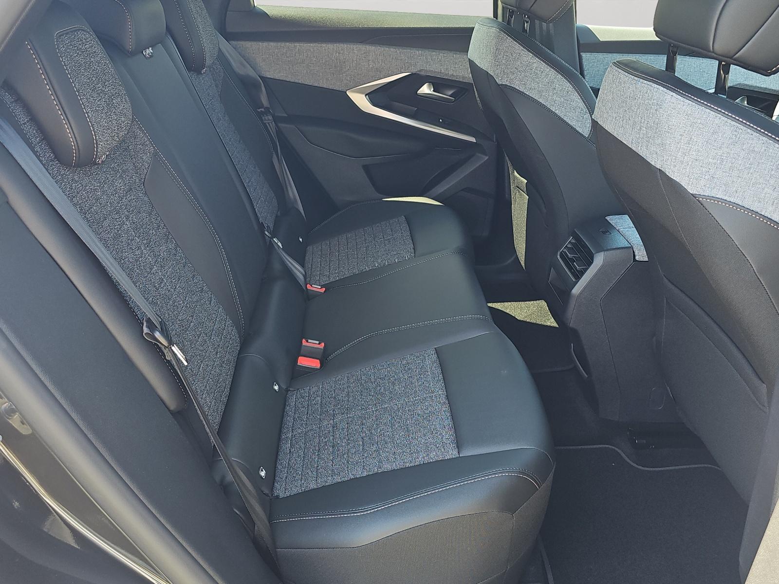 Bild 11 von PEUGEOT 3008 Elektromotor 210 Allure Business Allwetter/