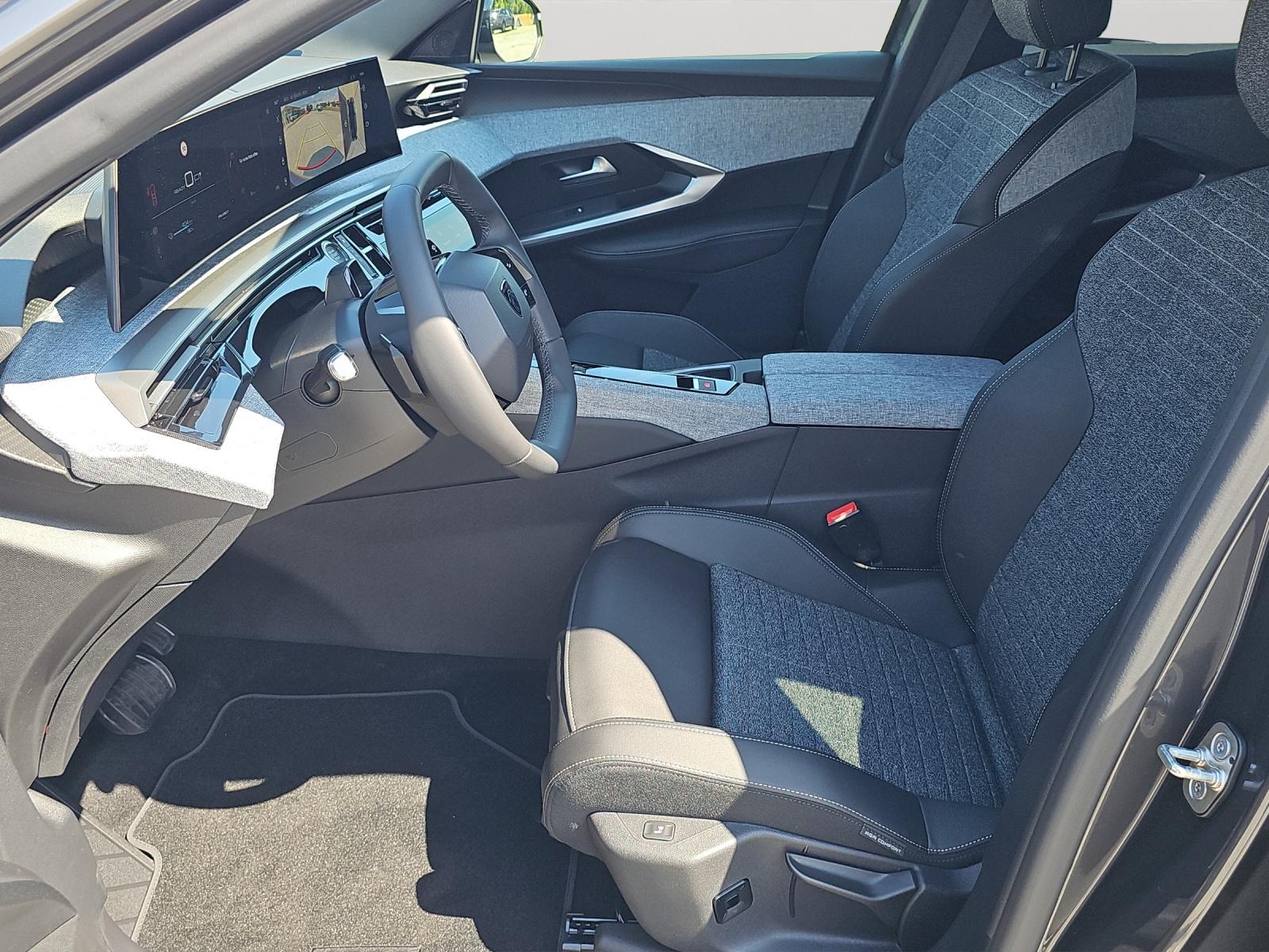 Bild 18 von PEUGEOT 3008 Elektromotor 210 Allure Business Allwetter/