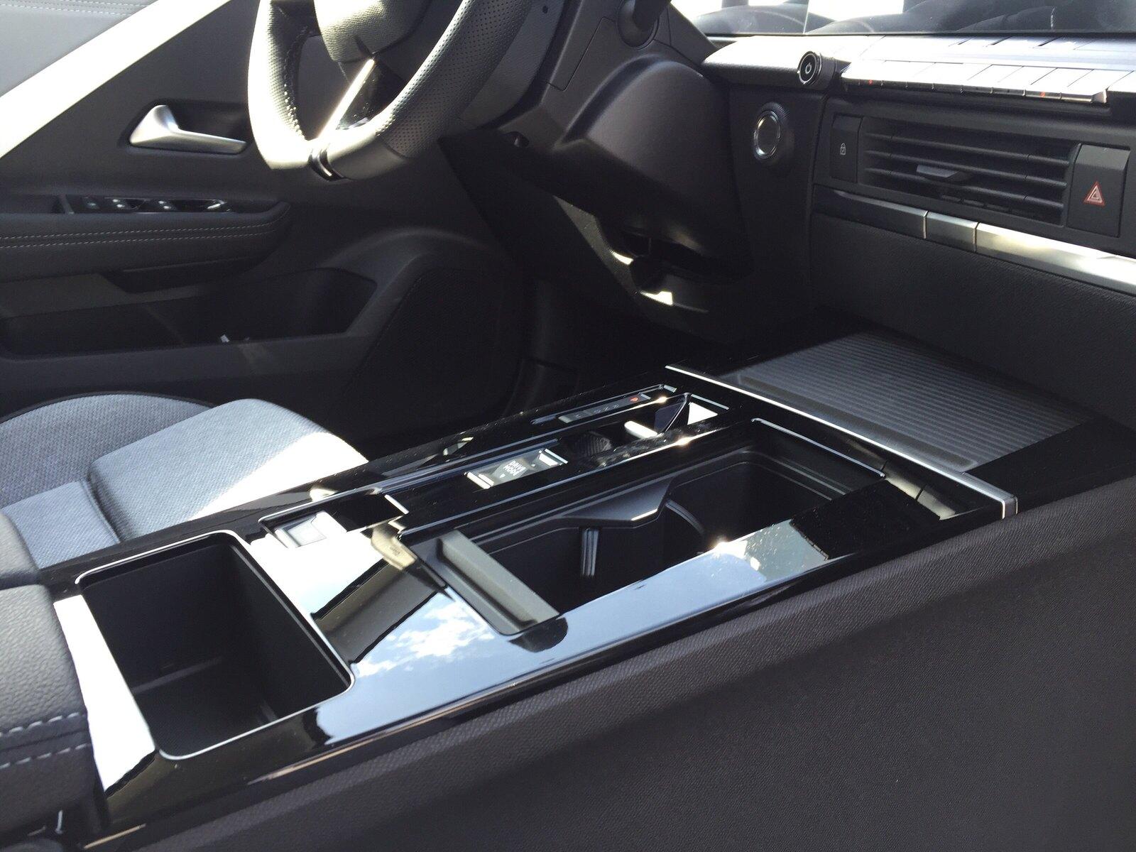 Bild 10 von OPEL Astra 1.2 AT Elegance LED/NAVI/KAMERA/DAB