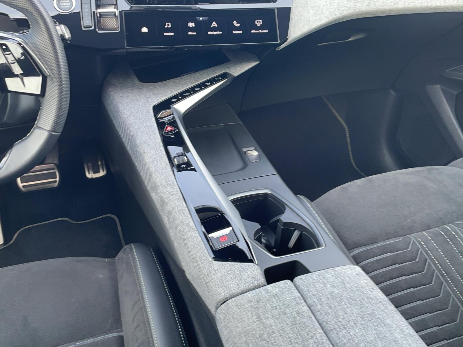 Bild 16 von PEUGEOT 5008 1.2 Hybrid 136 GT 1.2 Turbo 48V Hybrid 136