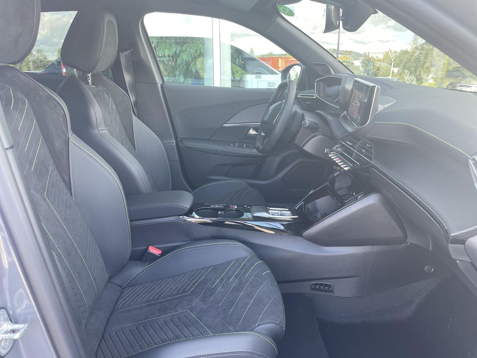 Bild 4 von PEUGEOT E-2008 GT NEUES MODELL LED/NAVI/KAMERA/SHZ