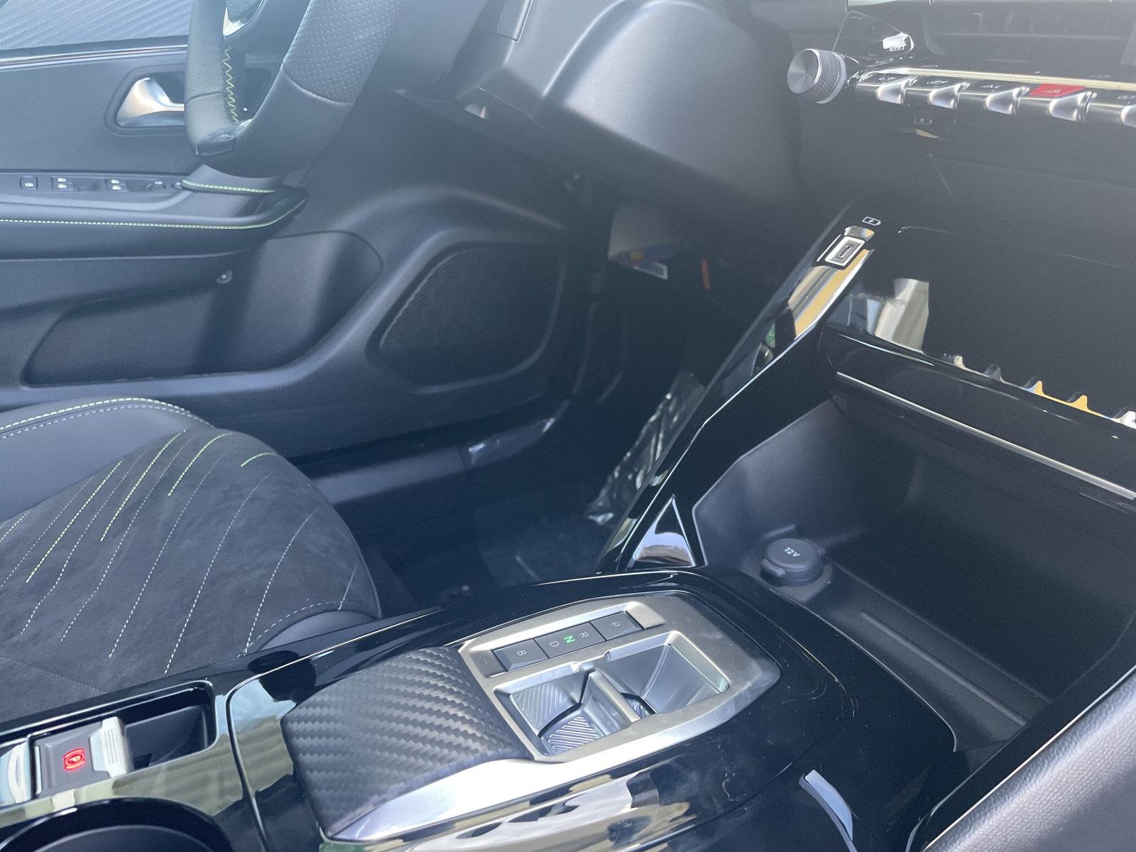 Bild 9 von PEUGEOT E-2008 GT NEUES MODELL LED/NAVI/KAMERA/SHZ